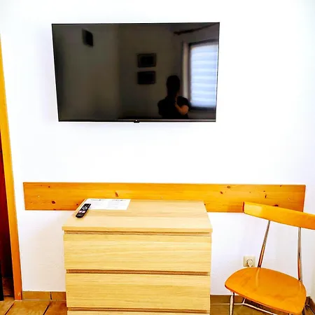 Apartment 4 Geraeumige Und Ruhig Gelegene Ferien- Und Monteurwohnung Nur Fuer Sie Allein Aujvari Vermietungen Spiegelberg