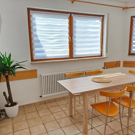 4 Geraeumige Und Ruhig Gelegene Ferien- Und Monteurwohnung Nur Fuer Sie Allein Aujvari Vermietungen Spiegelberg